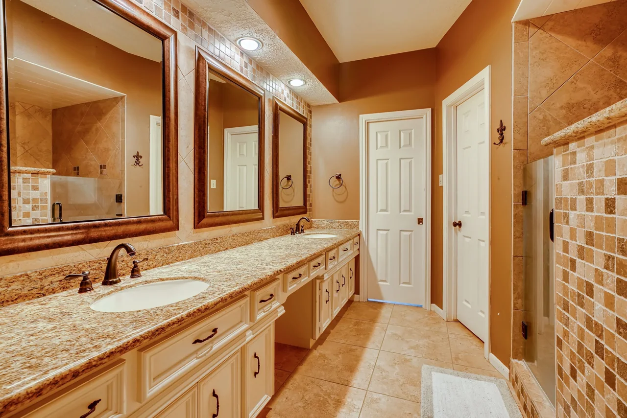 A warm bathroom interior — Bathroom Remodeling